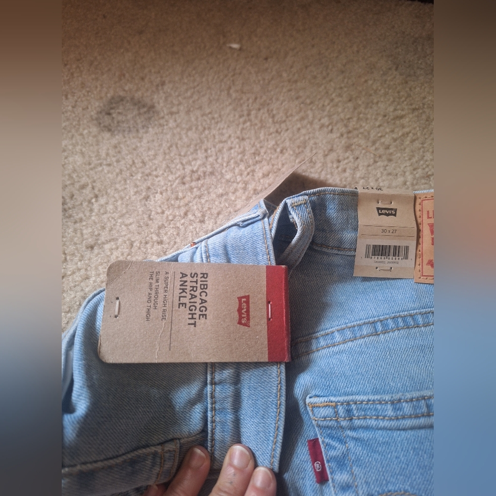 Levi's Women's Ribcage Straight Ankle Jeans - Picture 6 of 6